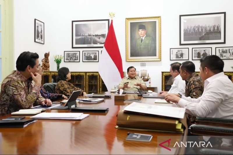 Terungkap Fakta Rapat Malam Hari: Presiden Prabowo Arahkan Reformasi Fiskal dan Jaga Defisit APBN