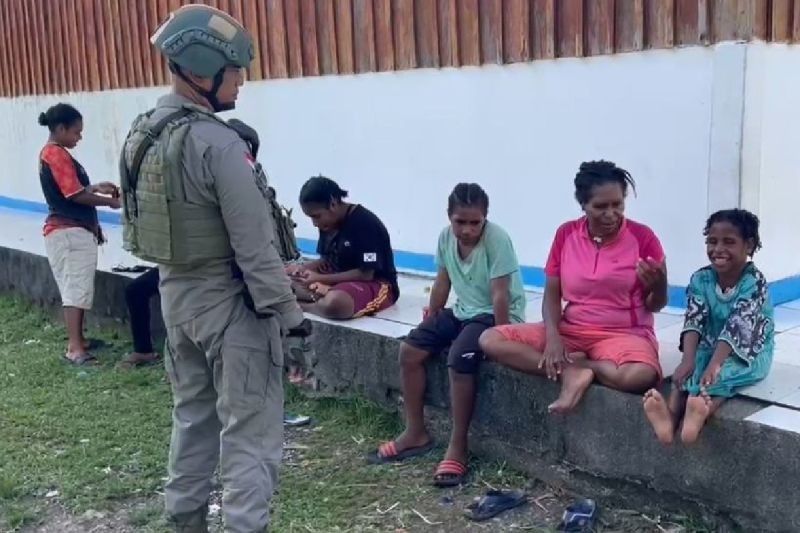 Tahukah Anda? Patroli Humanis Satgas Damai Cartenz Dekatkan Diri dengan Warga Yahukimo