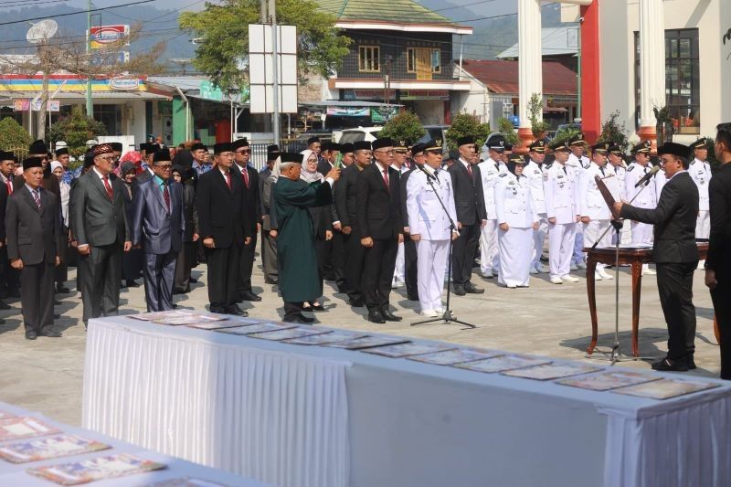 Angka 13 Bawa Harapan Baru: Bupati Lampung Barat Lantik 13 Pejabat Pimpinan Tinggi Pratama dalam Pelantikan Pejabat Lampung Barat