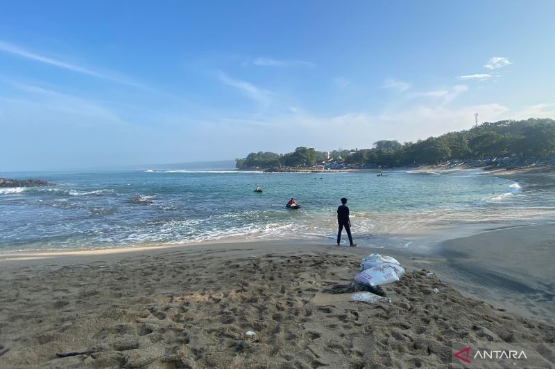 Meskipun Berbahaya untuk Berenang, Disparbud Garut Perkuat Pengamanan Wisata Pantai Garut Demi Kenyamanan Pengunjung