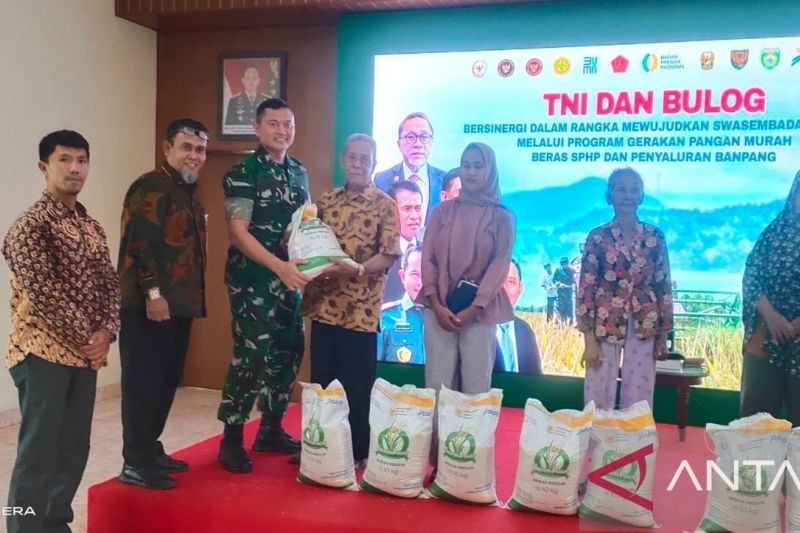 Trivia: 468 Ton Beras Disalurkan! Bantuan Pangan Bulog OKU Tekan Harga dan Atasi Kemiskinan Ekstrem