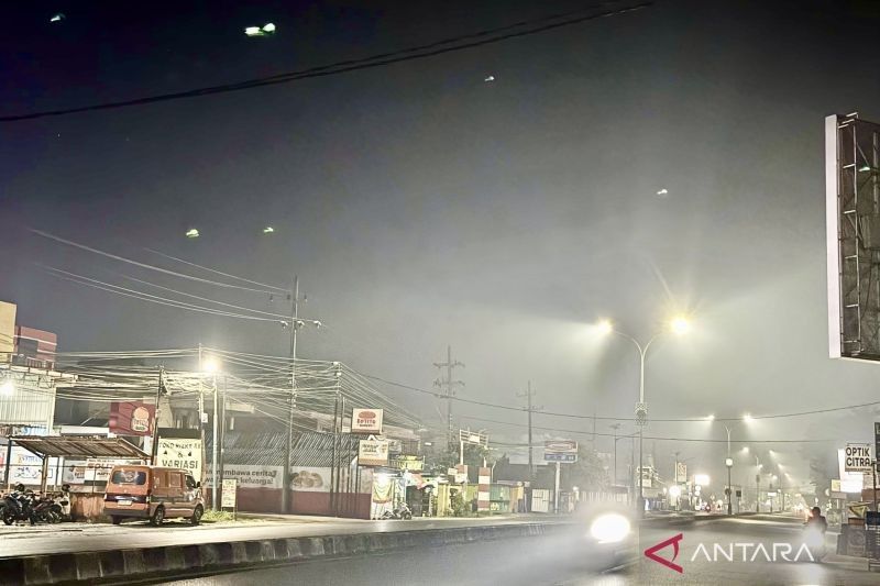 Dikira Embun, Kabut Asap Karhutla Selimuti Landasan Ulin Banjarbaru Dini Hari