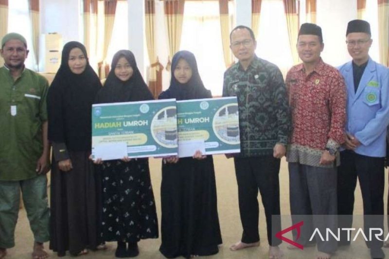 Kisah Inspiratif Dua Santriwati Belia: Bangka Tengah Beri Hadiah Umrah Penghafal Al-Quran