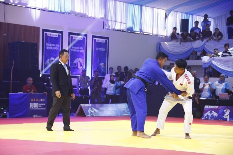 Fakta Unik: Kapolri Jenderal Listyo Sigit Prabowo, Peraih Sabuk Hitam, Jadi Wasit Judo di Kejuaraan Kapolri Cup 2025