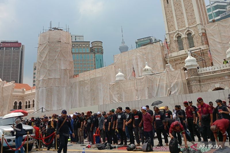 Mengapa Ribuan Warga Berpakaian Hitam? Demonstrasi Anwar Ibrahim Guncang Kuala Lumpur