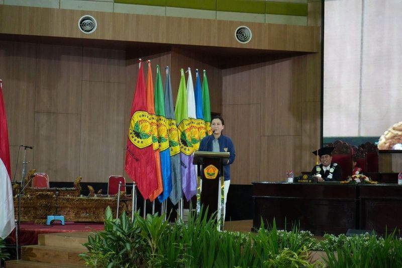 Wamen P3A Veronica Tan Minta Kontribusi Lulusan Unej untuk Pembangunan Indonesia: Mengapa IQ dan EQ Penting?
