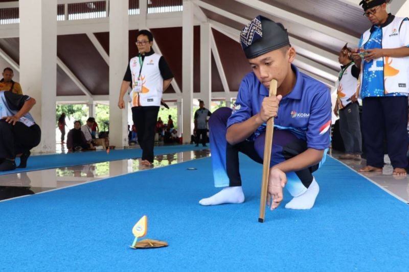 Balogo: Permainan Tradisional Tempurung Kelapa Sumbang Dua Emas Pertama Kalsel di Fornas VIII NTB