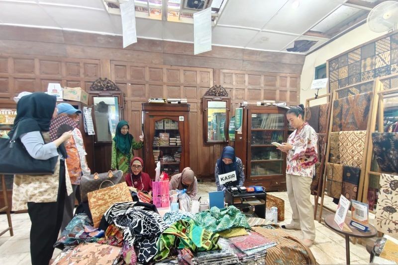 Trivia: Batik Bentuk Karakter, Komisi VII DPR Dorong Pelestarian Batik Laweyan Surakarta