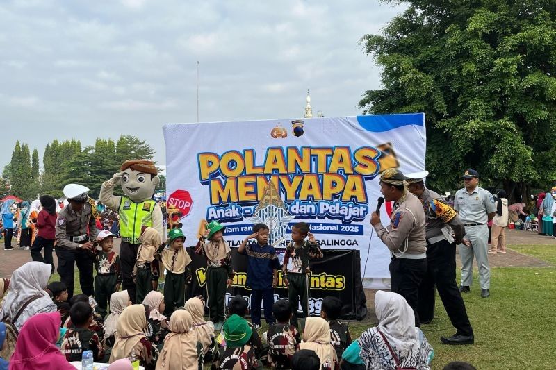 Tahukah Anda? Satlantas Purbalingga Edukasi Lalu Lintas Anak Lewat Wayang dan Badut Polisi