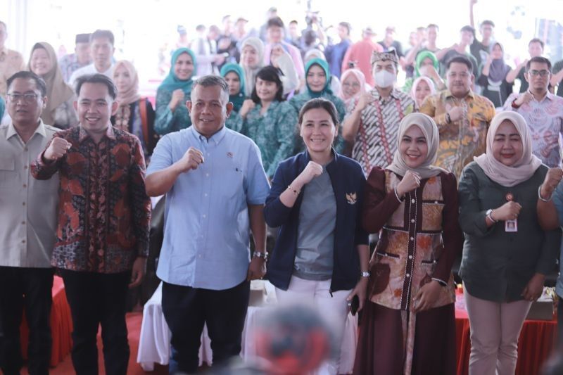 Tahukah Anda Filosofi Bambu? Wamen PPPA dan UMKM Apresiasi Meriahnya Festival Egrang di Jember