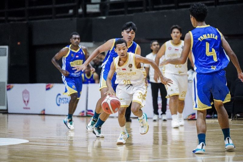 Meski Tempuh Perjalanan Laut Seminggu, Tim Basket Papua Barat Tunjukkan Semangat Juang di Kejurnas U18