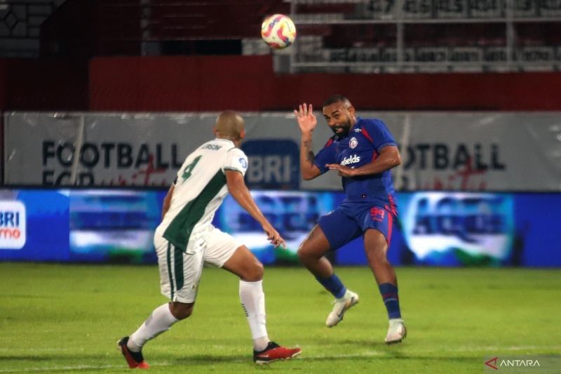 Fakta Unik: Thales Lira Pakai Nomor 9 di Persija, Mauricio Souza Ungkap Alasan Perekrutan Bek Tangguh Ini