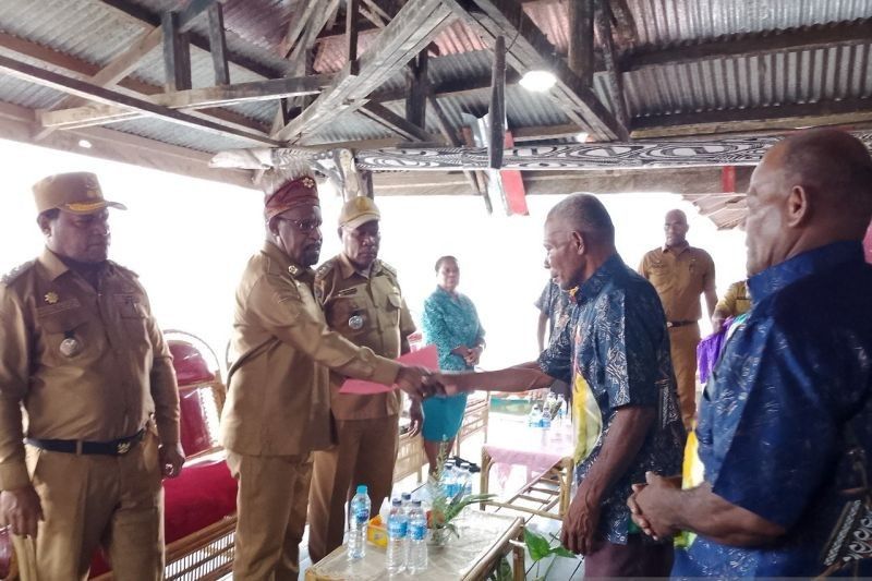 Mengapa Bupati Jayapura Turun Kampung? Strategi Yunus Wonda Dekatkan Pelayanan Publik dan Serap Aspirasi Warga