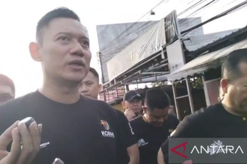 Menko AHY Terjebak 'Serbuan Selfie' Ibu-ibu Saat CFD di Mataram, Lanjut Nikmati Soto Legendaris