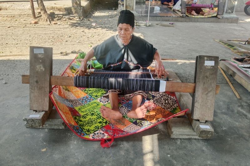 Festival Menenun Lombok Tengah Libatkan 1.000 Penenun, Dorong Ekonomi dan Pariwisata Lokal