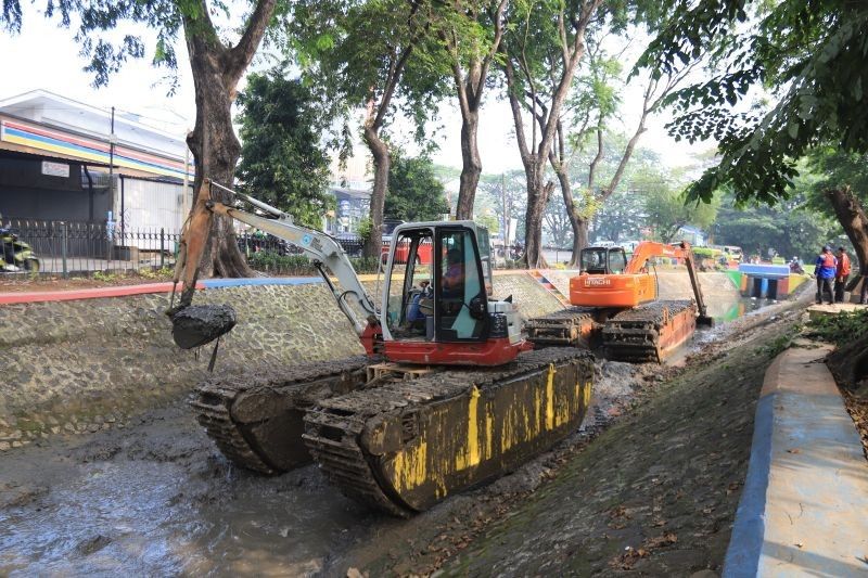 Tahukah Anda? PUPR Kota Tangerang Gencarkan Normalisasi Irigasi Depan Lapangan Ahmad Yani untuk Antisipasi Banjir