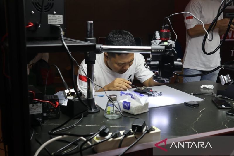 Fakta Unik Teknisi Ponsel: Wagub Kalbar Arahkan Jadi Agen Literasi Digital, Apa Perannya?