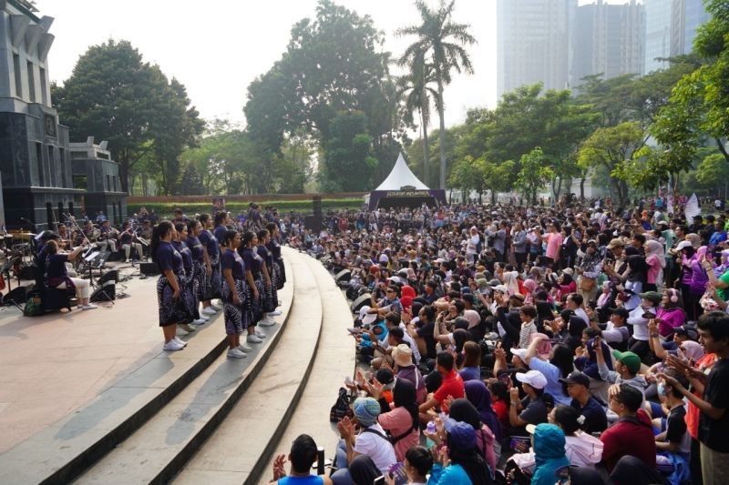 Pagelaran Sabang Merauke: Aksi Teatrikal Kolosal yang Libatkan Ratusan Seniman, Hibur Warga CFD Sudirman