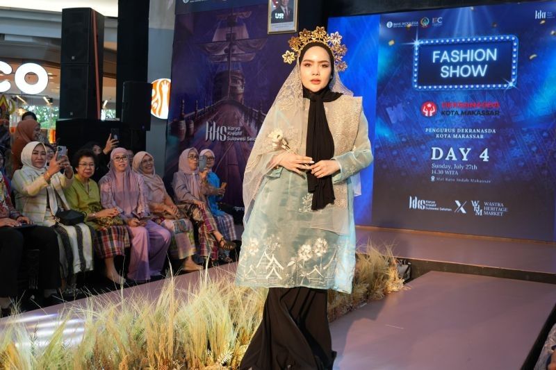 Tahukah Anda? Tenun Makassar Tampil Memukau di Wastra Heritage Market Sulsel, Dorong Industri Kreatif Lokal!