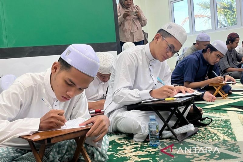Fakta Unik: Hanya 14 Kuota, Puluhan Santri Banjarmasin Perebutkan Beasiswa Timur Tengah