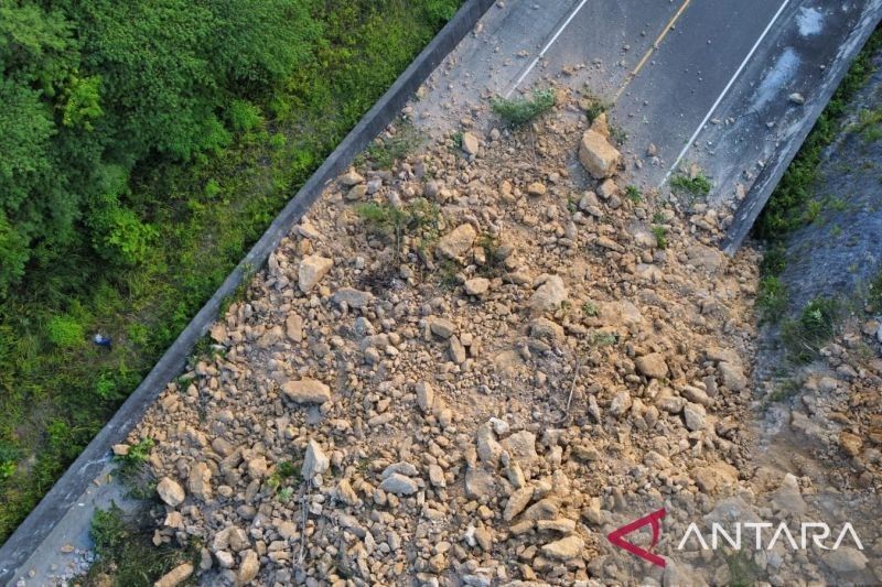 Fakta Unik: Butuh Waktu Lebih dari 3 Hari, Longsor Tutupi Gorontalo Outer Ring Road di Tibawa