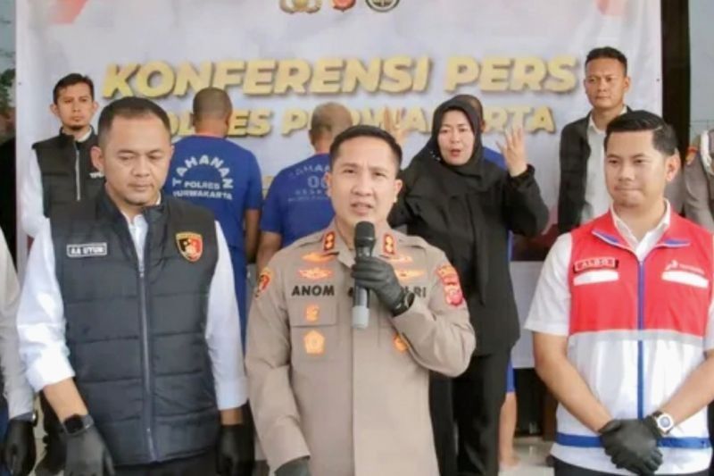 Terungkap! Modus Pengoplosan Elpiji Bersubsidi di Purwakarta Raup Untung Puluhan Juta Rupiah