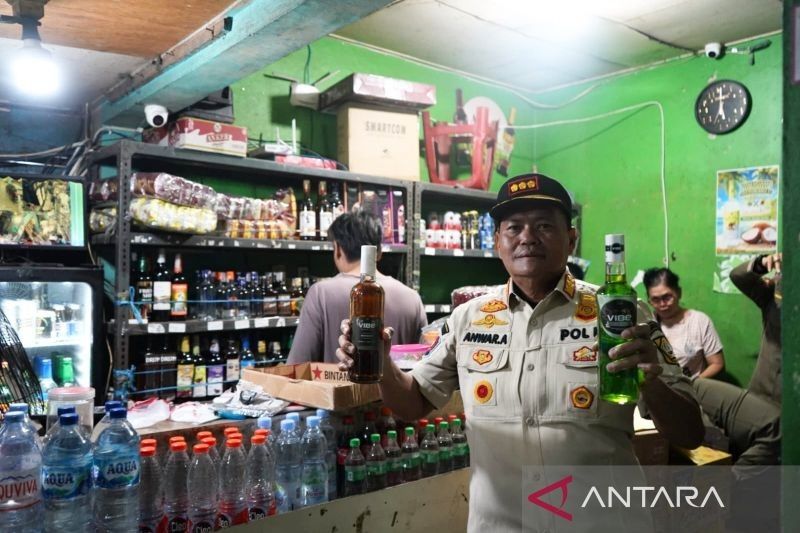 Terungkap! Satpol PP Bogor Sita 493 Botol Miras Ilegal di Ciampea, Ini Fakta di Baliknya
