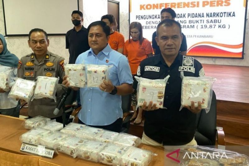 Terungkap! Modus 'Happy Birthday' Pasangan Suami Istri Selundupkan 19,8 Kg Narkoba Riau