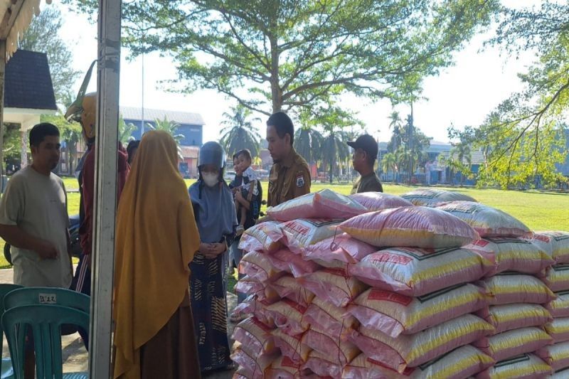 Terjual Habis 4 Ton Beras! Gerakan Pangan Murah Pemprov Sulbar Sukses Stabilkan Harga di Mamuju