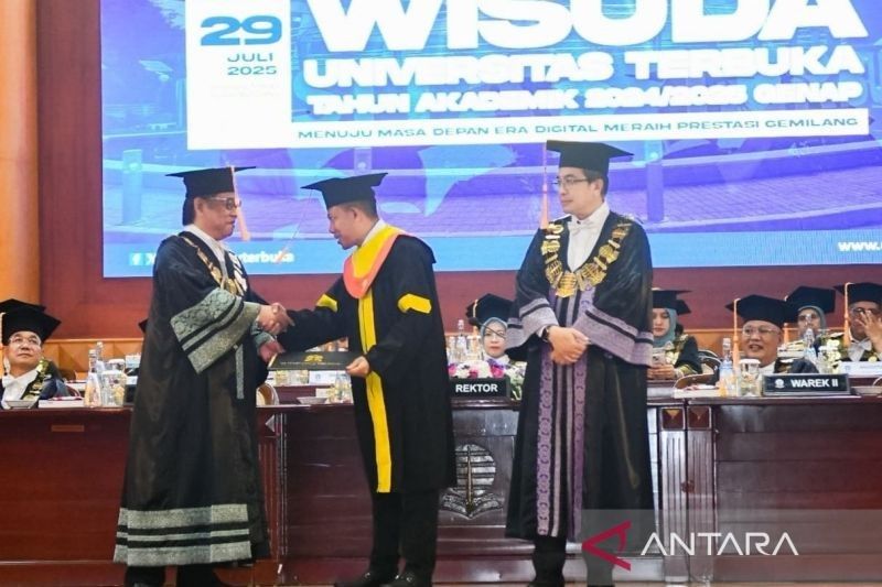 Fakta Unik Choirul Anam: Sudah Doktor, Kini Raih S1 Hukum di UT, Bukti Pendidikan Entaskan Kemiskinan