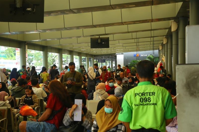 Tahukah Anda? KAI Daop 1 Jakarta Tegaskan Larangan Merokok di Kereta Api, Pelanggar Langsung Diturunkan!