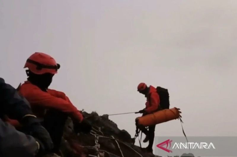 Perhatian Pendaki! SOP Baru Pendakian Rinjani Berlaku 11 Agustus 2025, Porter Dilatih Penyelamatan Dasar