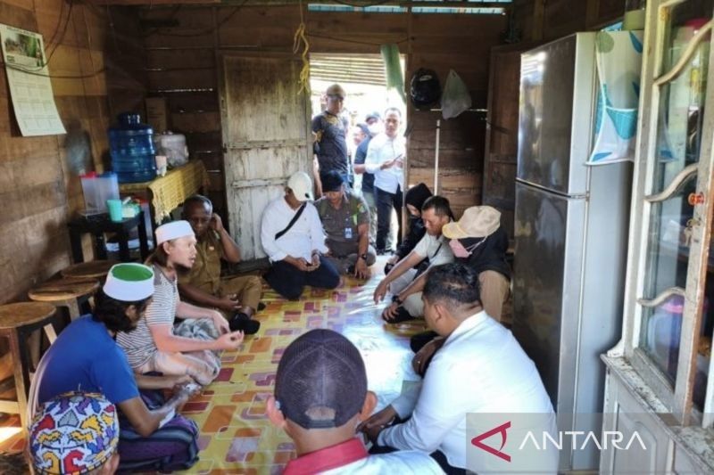 Kesbangpol Tapin Copot Paksa Atribut Khilafatul Muslimin, Organisasi Terlarang yang Ingin Bentuk Negara Sendiri