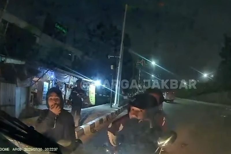 Viral! Aksi Premanisme Bersenjata Tajam Kembali Gegerkan Cengkareng, Sopir Jadi Korban Pemalakan Kerambit
