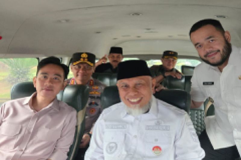 Fakta Menarik: Gubernur Mahyeldi Jadi Imam Salat Wapres Gibran, Pemprov Sumbar Dukung Program Nasional
