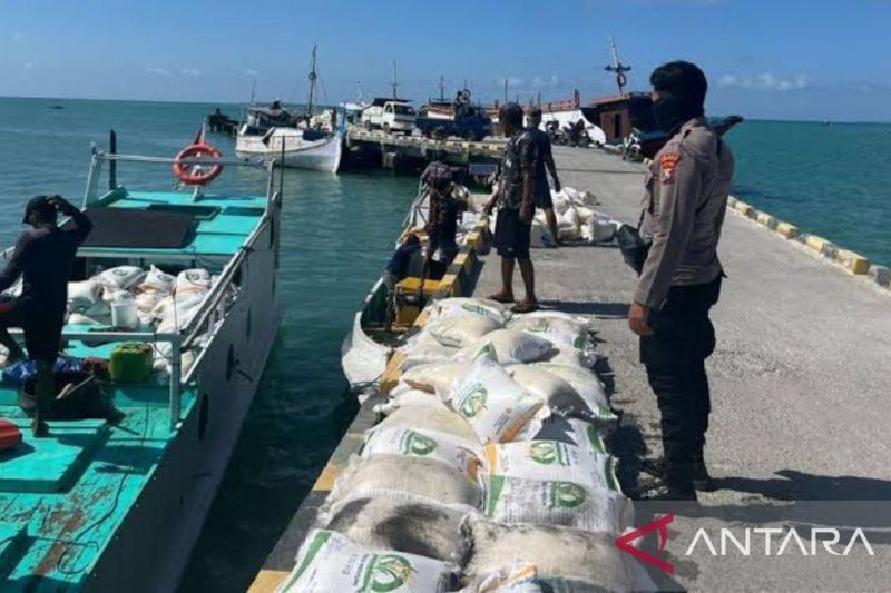 Fakta Unik: 27 Ton Beras Bantuan Dievakuasi, Polisi-TNI Sigap Tangani Kapal Kandas di Sumenep