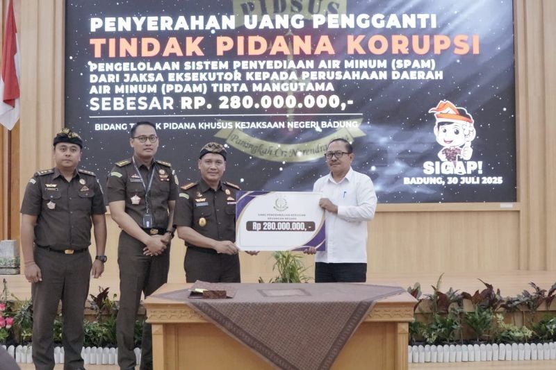 Kejari Badung Serahkan Rp280 Juta Uang Pengganti Korupsi Air Bersih, Ungkap Kerugian Fantastis Perumda Mangutama