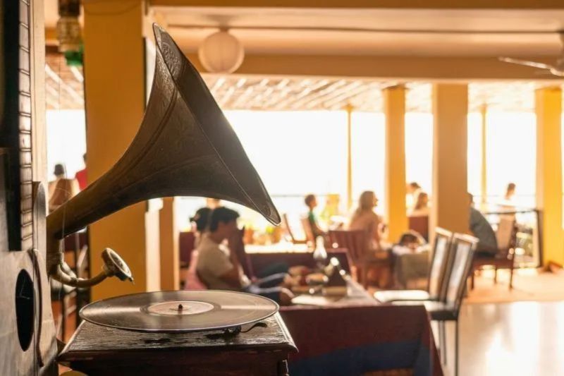 Aturan Baru: Royalti Musik Kafe, Dari Suasana Hingga Kewajiban Hukum