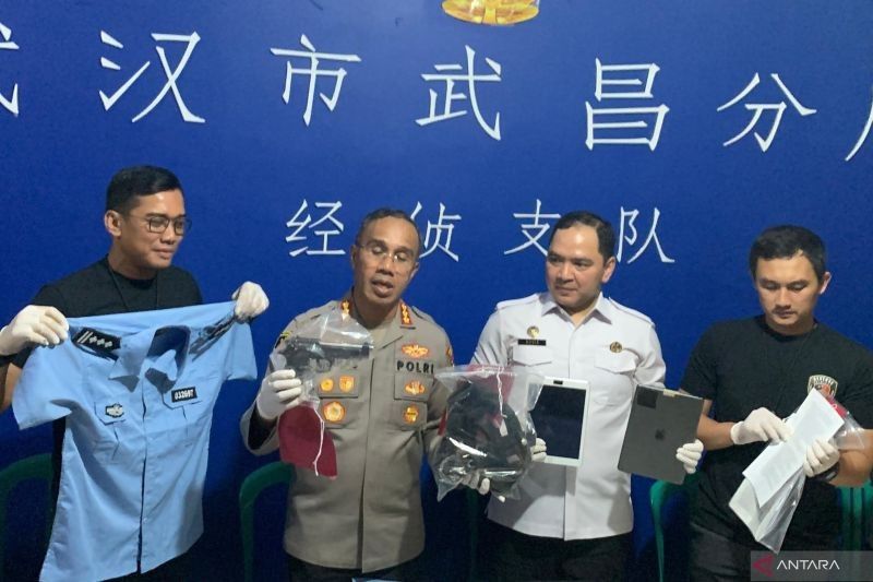 Terungkap! 11 WNA China Penipu Online Berkedok Polisi Wuhan Diciduk di Jakarta Selatan