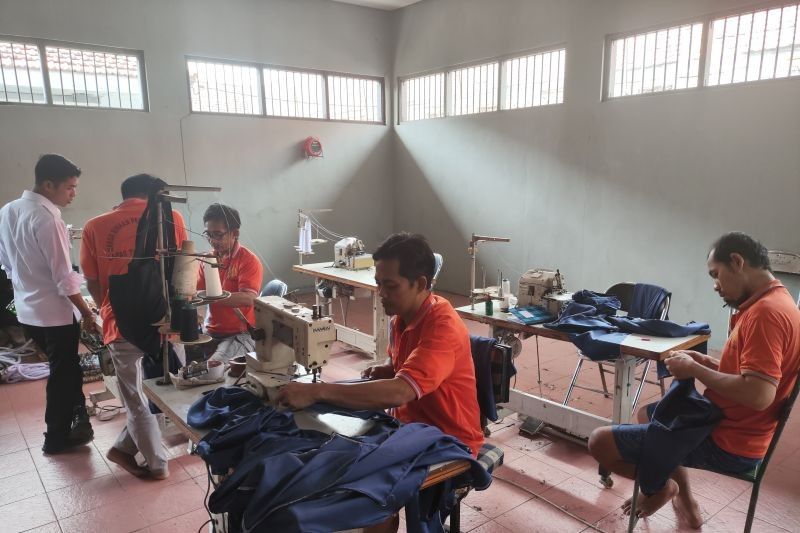 Warga Binaan LP Tulungagung Hasilkan Ratusan Celemek untuk Program Makan Bergizi Gratis, Sebuah Kisah Inspiratif Kemandirian