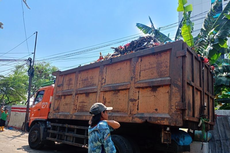 Viral Sampah Menutup Jalan, Sudin LH Gencarkan Pengangkutan Sampah Jakarta Timur di Cakung