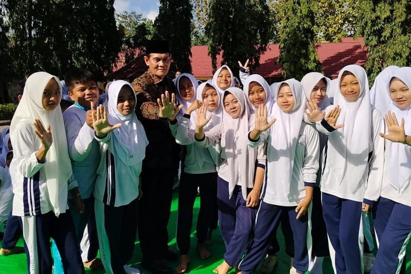 Fakta Mengejutkan: Wabup Lombok Tengah Edukasi Pelajar SMP, Ungkap Risiko Stunting Akibat Pencegahan Perkawinan Anak