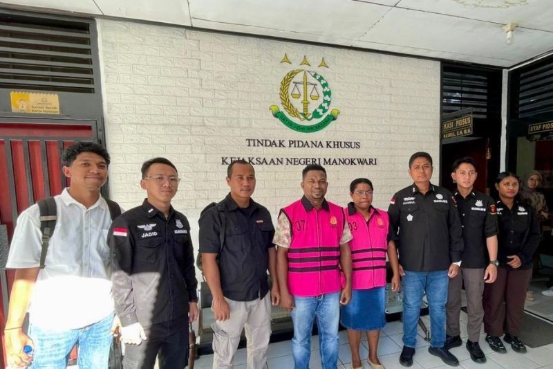 Terungkap! Modus Pemotongan Hak Nakes, Kejaksaan Manokwari Tahan 2 Tersangka Korupsi Dana BOK Rp426 Juta