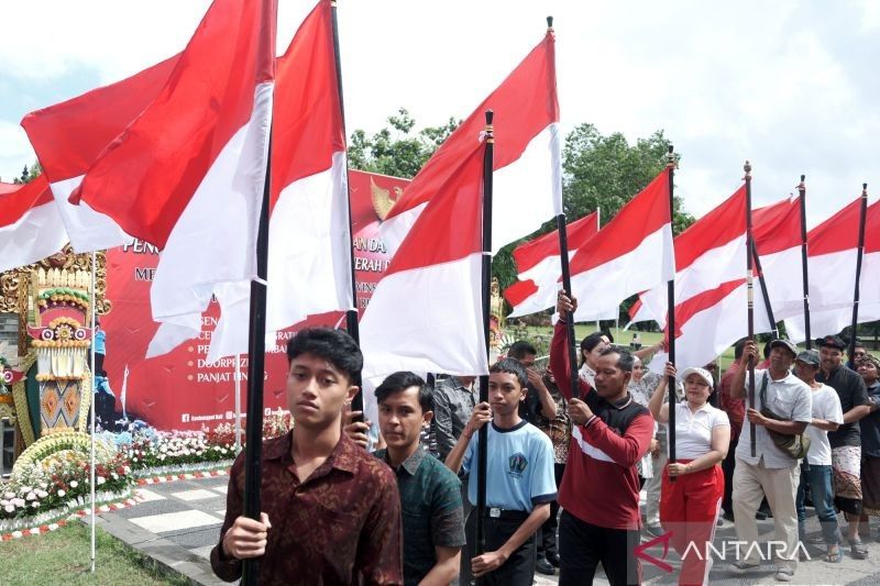 Fakta Unik di Balik Gerakan Pembagian 10 Juta Bendera Merah Putih: Bali Jadi Saksi Sejarah!