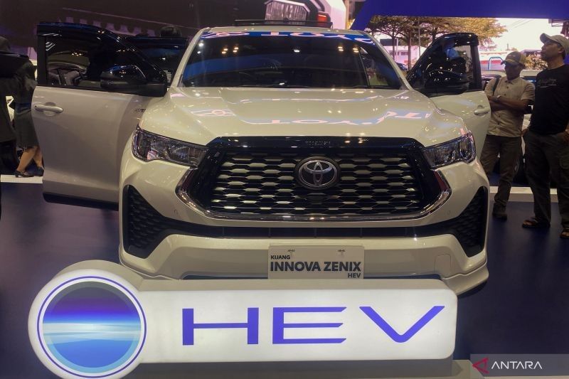 Fantastis! Penjualan Toyota GIIAS 2025 Tembus 4.250 Unit dalam 8 Hari, Innova Zenix Hybrid Jadi Primadona