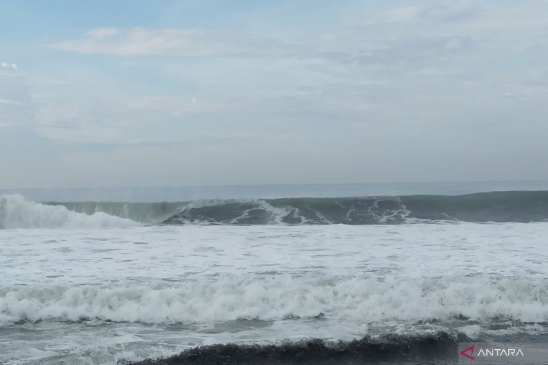 Trivia: Gelombang Laut Bali Capai Enam Meter, Setinggi Gedung Dua Lantai! BBMKG Keluarkan Peringatan Dini