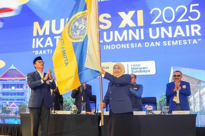 Fakta Menarik: Khofifah Indar Parawansa Kembali Terpilih Pimpin IKA Unair 2025-2030 Secara Aklamasi