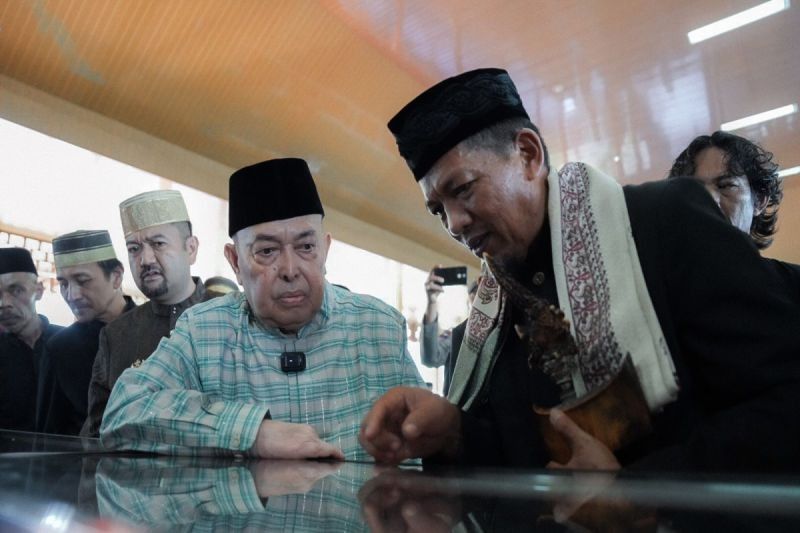 Bukan Sekadar Senjata, Wagub Sulbar Ajak Generasi Muda Cinta Pelestarian Budaya Sulbar Lewat Keris dan Badik