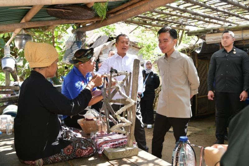 Gibran Soroti Potensi Besar Pariwisata Desa Sade: Mengungkap Filosofi Rumah Adat Unik dan Pelestarian Budaya