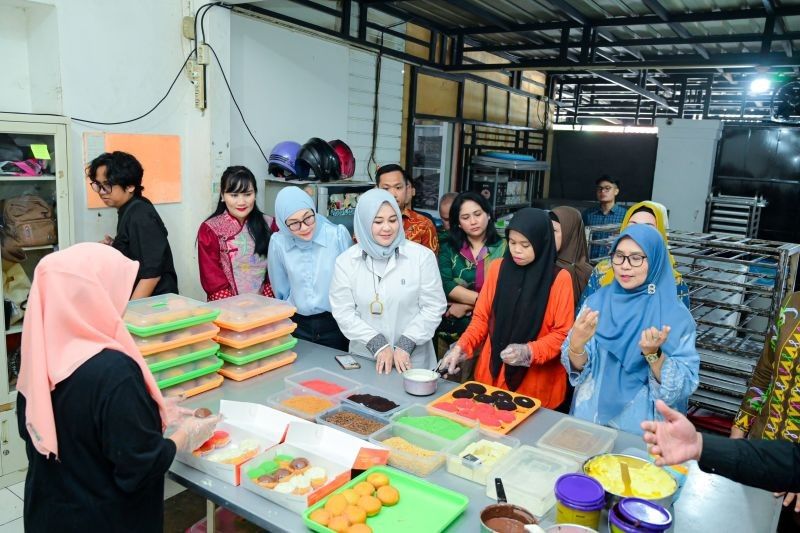 Tahukah Anda? Donat Tuli, Simbol Kemandirian Difabel yang Menginspirasi Wagub Sulsel